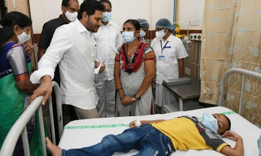 Μυστηριώδης ασθένεια πλήττει την Ινδία - Ένας νεκρός και εκατοντάδες νοσηλευόμενοι